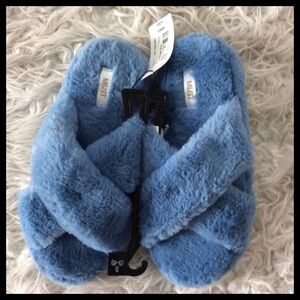 NWT Mix-It Criss Cross Blue Fuzzy Slippers